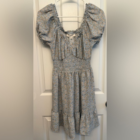 Dresses & Skirts - Floral Blue Puff Sleeve Dress